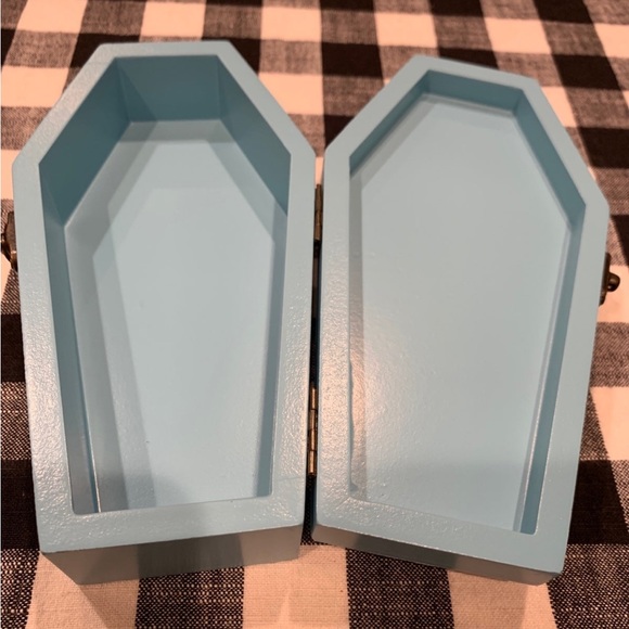 Queen of Halloween Sweet & Spooky Tabletop Coffin - Picture 6 of 8